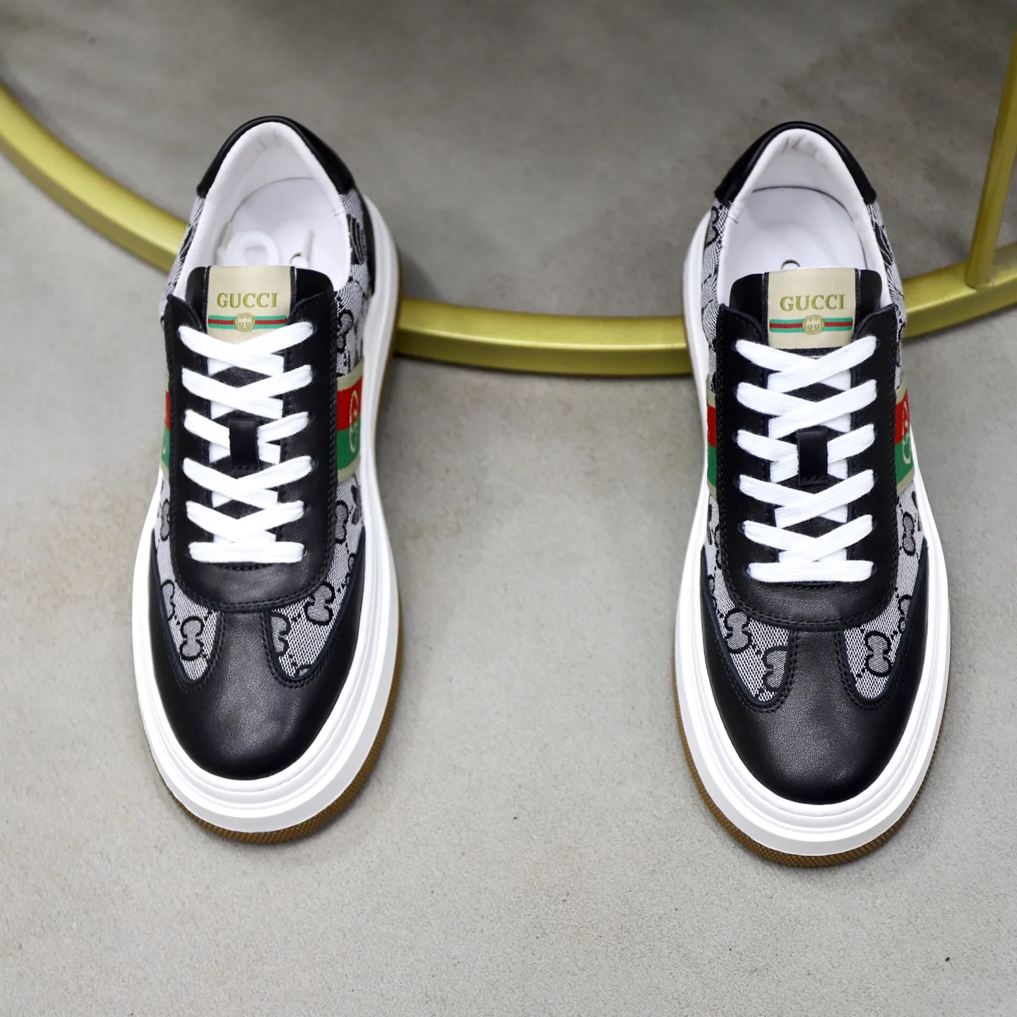 Ex-factory price: 420💰🙅‍♂️🙅‍♂️🙅‍♂️ Brand: GUCCI Standard code: 38–44 (45 can be customized) Grade: Same as the official website Material: Original cowhide fabric Comfortable pigskin lining Lightweight wear-resistant outsole Style category: Men's fashionable casual shoes and boots Running sneakers Distinguished luxury brand elements Top luxury Color: actual picture color